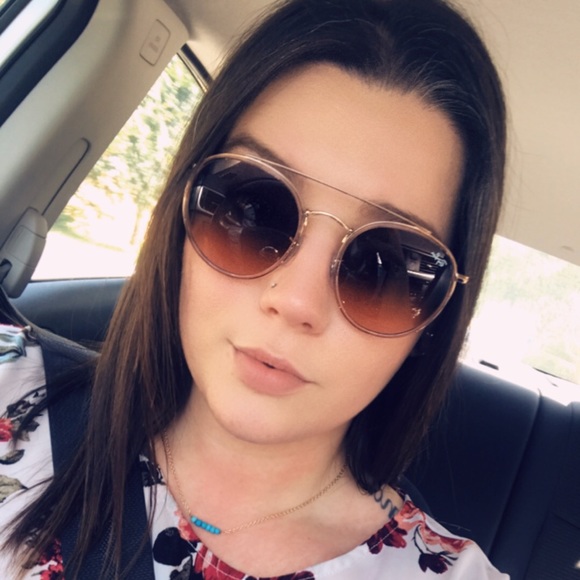 Meet your Posher, Sarah - Picture 1 of 1